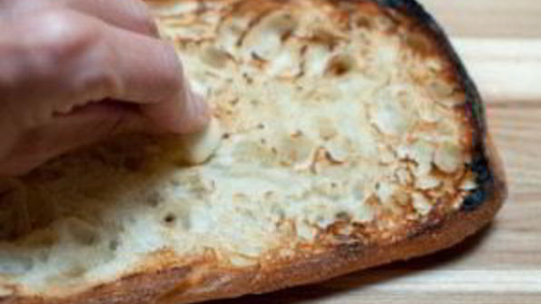 брускетта с помидорами и базиликом