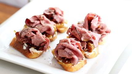 Брускетта с ростбифом