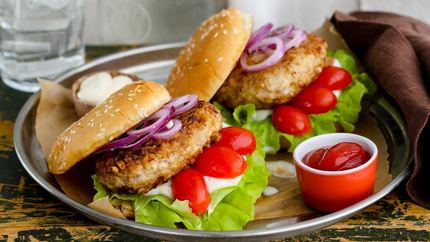 Бургер из курицы и индейки