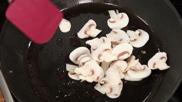 бургер с цесаркой и медовым соусом