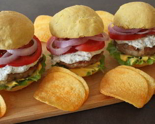 Бургер со свиным бифштексом