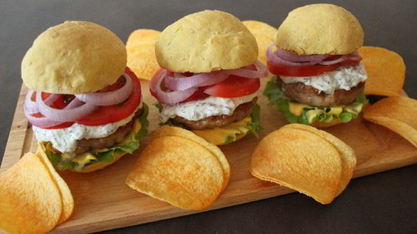 бургер со свиным бифштексом