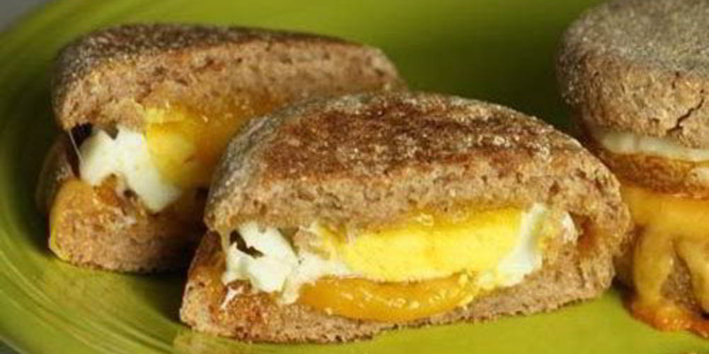 Рецепт бургеров с печеным яйцом и сыром