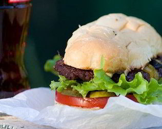 Домашние гамбургеры с соусом Табаско