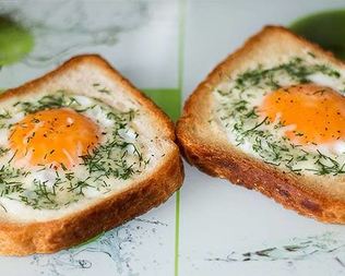 Бутерброд Кошачий глаз с яйцом