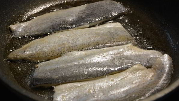 бутерброд с рыбой