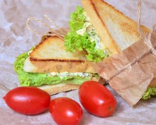 Бутерброды для пикника сэндвич с яичным салатом