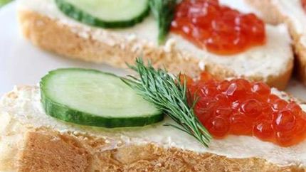 Бутерброды с красной икрой