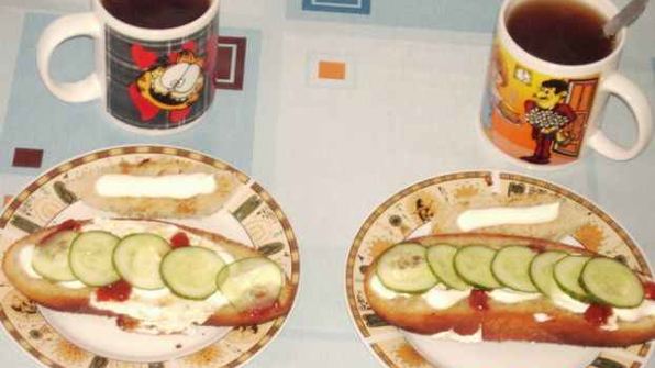 бутерброды с яйцами и огурцами