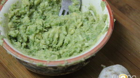 бутерброды со шпротами и авокадо