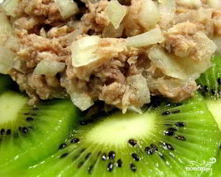 Бутерброды со шпротами и киви