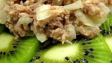 Бутерброды со шпротами и киви