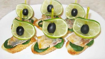 Бутерброды со скумбрией Лодочки