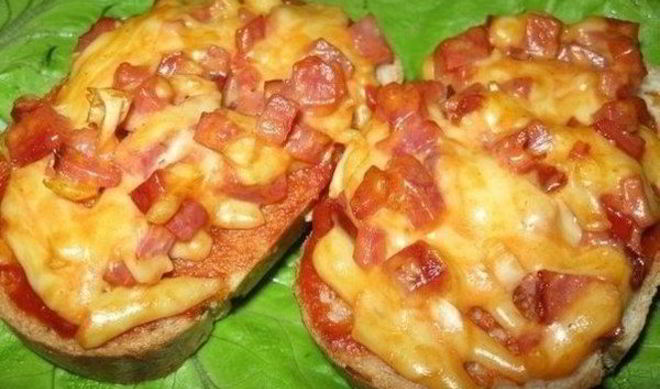 Быстрые горячие бутерброды с сосисками