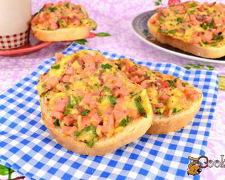 Горячие бутерброды с колбасой и сыром