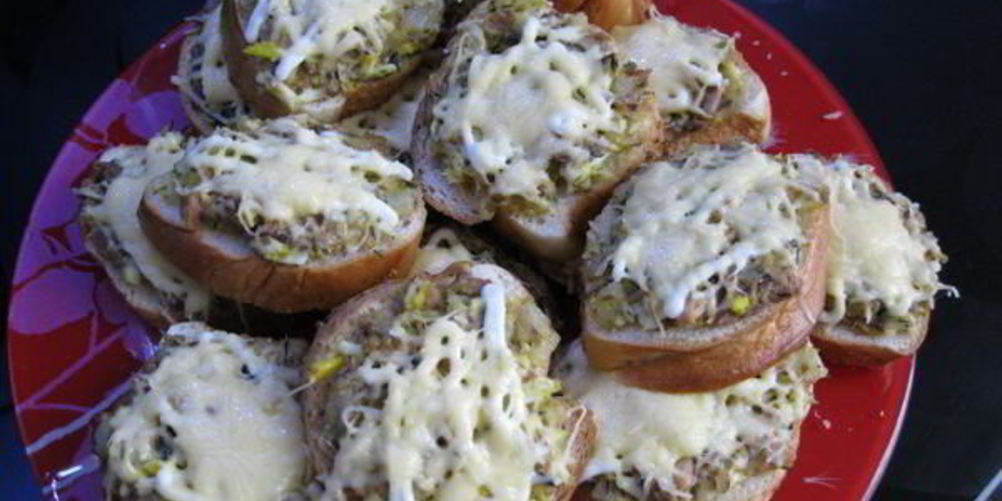 Рецепт горячих бутербродов с сайрой