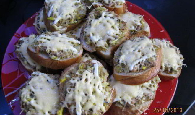 Горячие бутерброды с сайрой