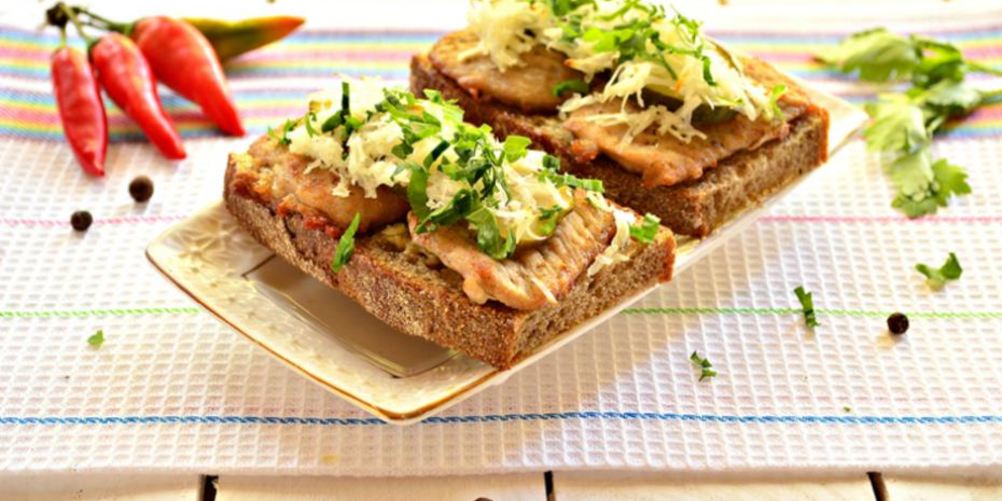 Рецепт горячих бутербродов со свининой