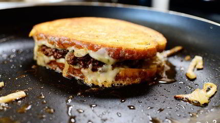 Горячий бутерброд с фаршем