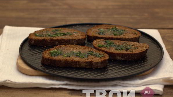 запеченный бутерброд с помидором и моцареллой