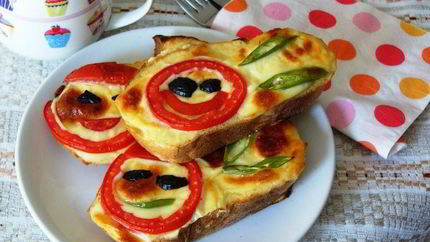 Запеченные бутерброды с йогуртом и помидорами