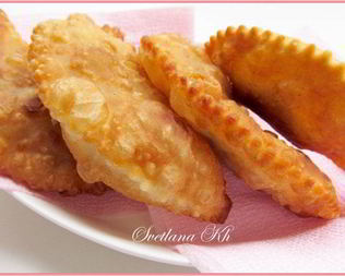 Чебуреки на минералке с пикантной начинкой