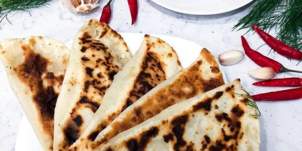 Рецепт чебуреков с мясом и сыром