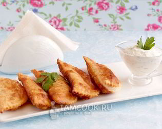 Чебуреки с творогом и зеленью