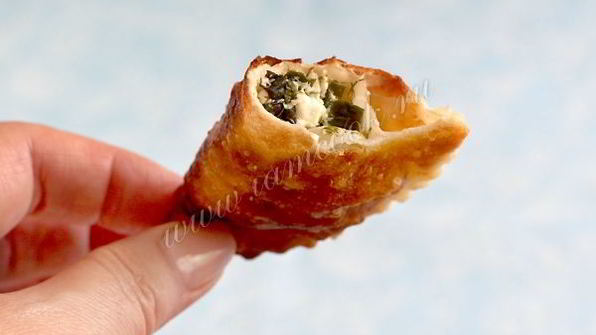 чебуреки с творогом и зеленью