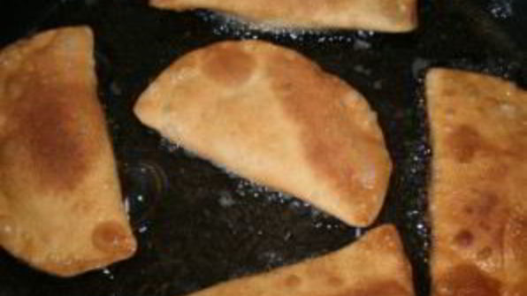 тесто для чебуреков на минералке