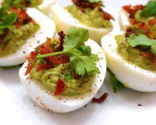 Фаршированные яйца с гуакамоле