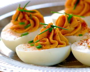 Пикантные фаршированные яйца