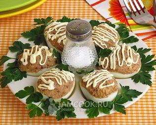 Яйца, фаршированные куриной печенью