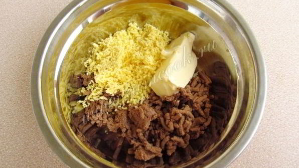 яйца, фаршированные куриной печенью