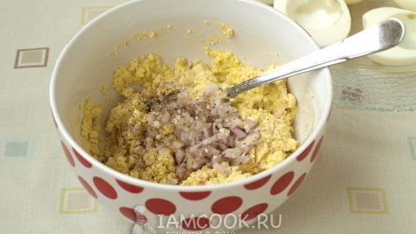 яйца, фаршированные печенью трески