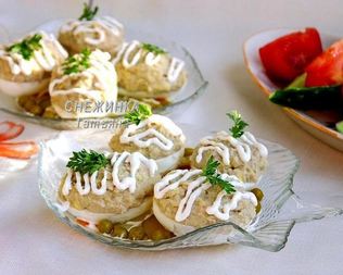 Яйца, фаршированные рубленой сельдью