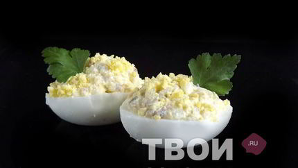 Яйца, фаршированные сельдью