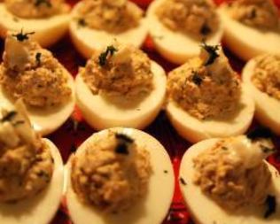 Яйца фаршированные тунцом