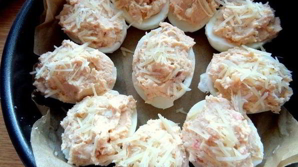 запеченные фаршированные яйца