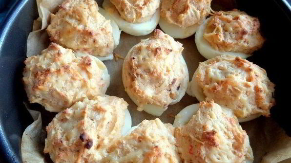 запеченные фаршированные яйца