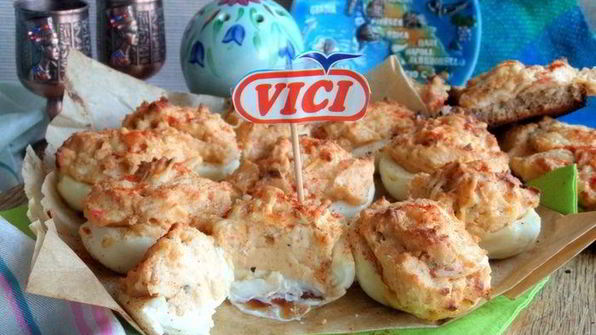 запеченные фаршированные яйца