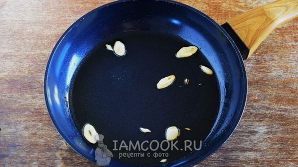 чесночные гренки из черного хлеба