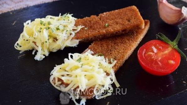 чесночные гренки из черного хлеба