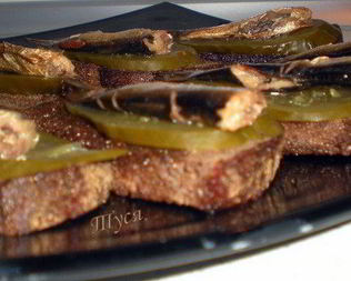 Гренки с шпротами