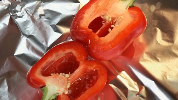 баклажанная икра на тыквенном пюре