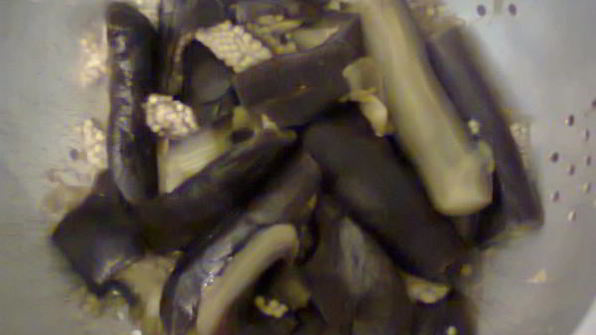 икра баклажанная со сливочным маслом