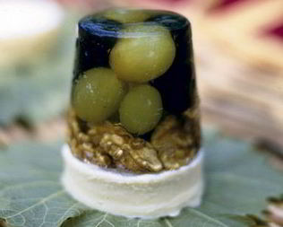 Камамбер с виноградным желе