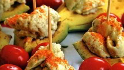 Канапе из авокадо и сыра рокфор