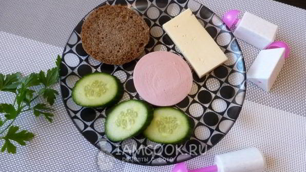канапе с колбасой и сыром