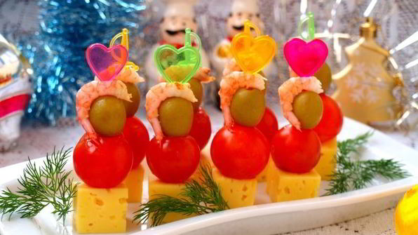 канапе с креветками, сыром и черри